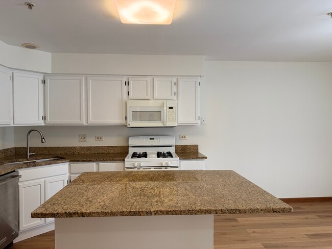 Building Photo - 1303 Orleans Dr