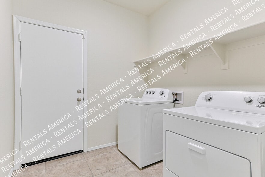 Building Photo - 1243 E Eric Pl