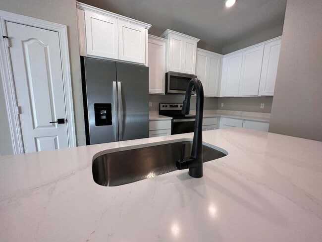 Building Photo - 1726 Party Pl