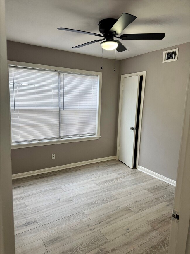 Building Photo - 5634 Belneath St