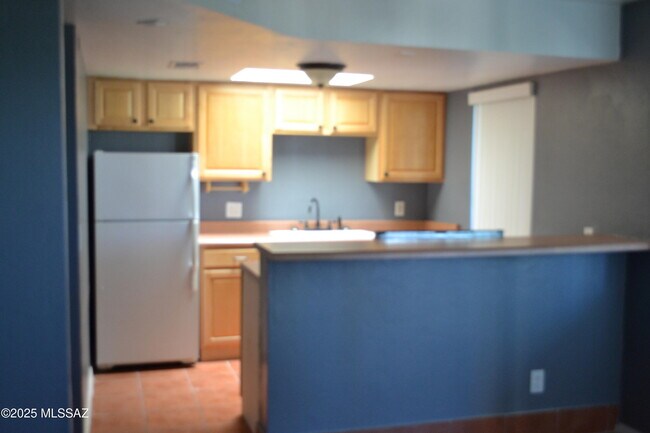 Building Photo - 455 W Kelso St