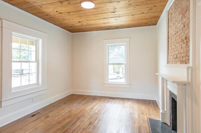 Building Photo - 208 N Guthrie Ave