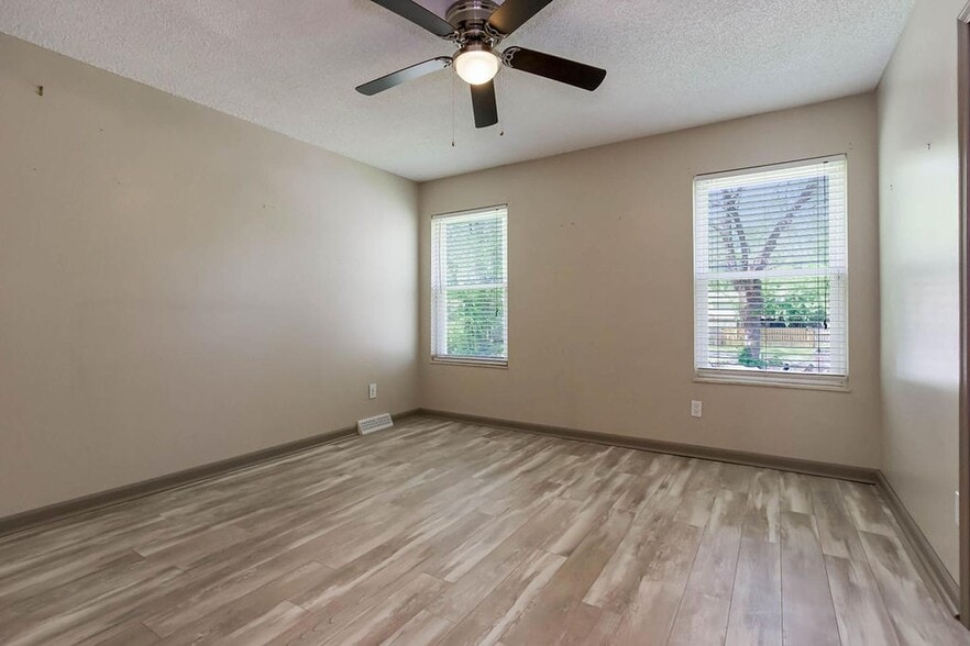 Building Photo - Spacious Independence home near Glendale Park | Updated kitchen & hardwood floors