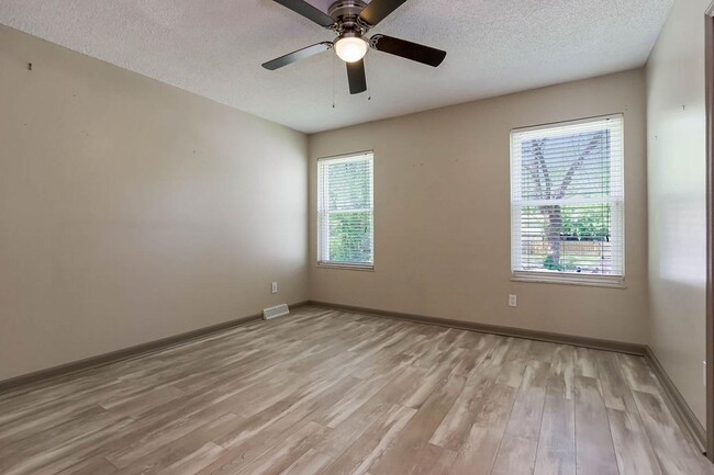Building Photo - Stylish Independence Home by Glendale Park