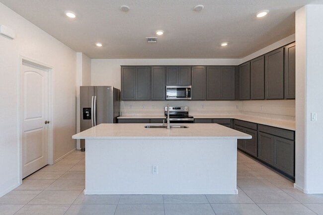 Building Photo - Modern 3-Bed + Den Home in Ventana De Estrellas