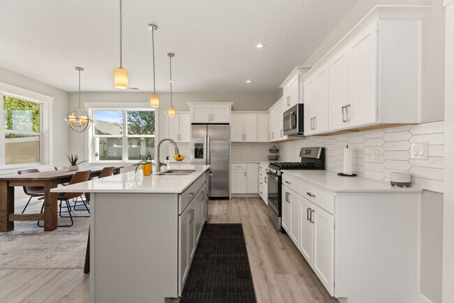 Building Photo - PROMO*** $1000 Off 1st Month of Rent -Beau...