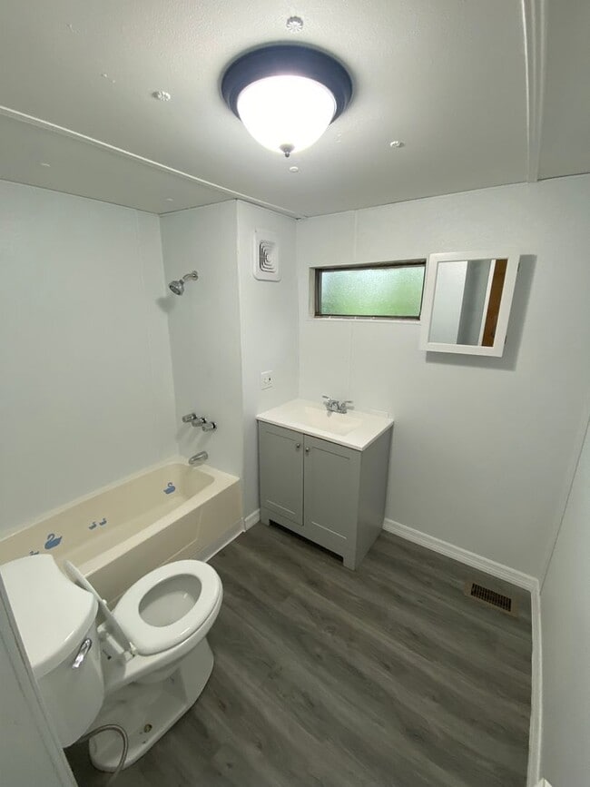 Building Photo - Remodeled mobile home