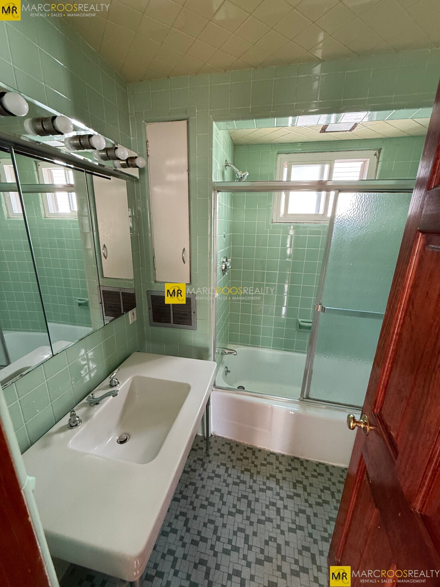 Building Photo - 68 Willow Ave