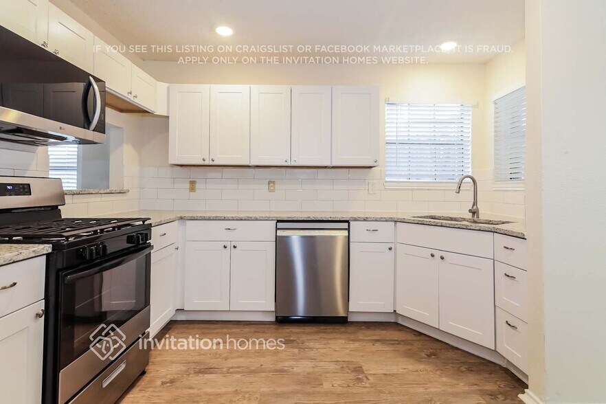 Building Photo - 727 Autumn Oaks Dr