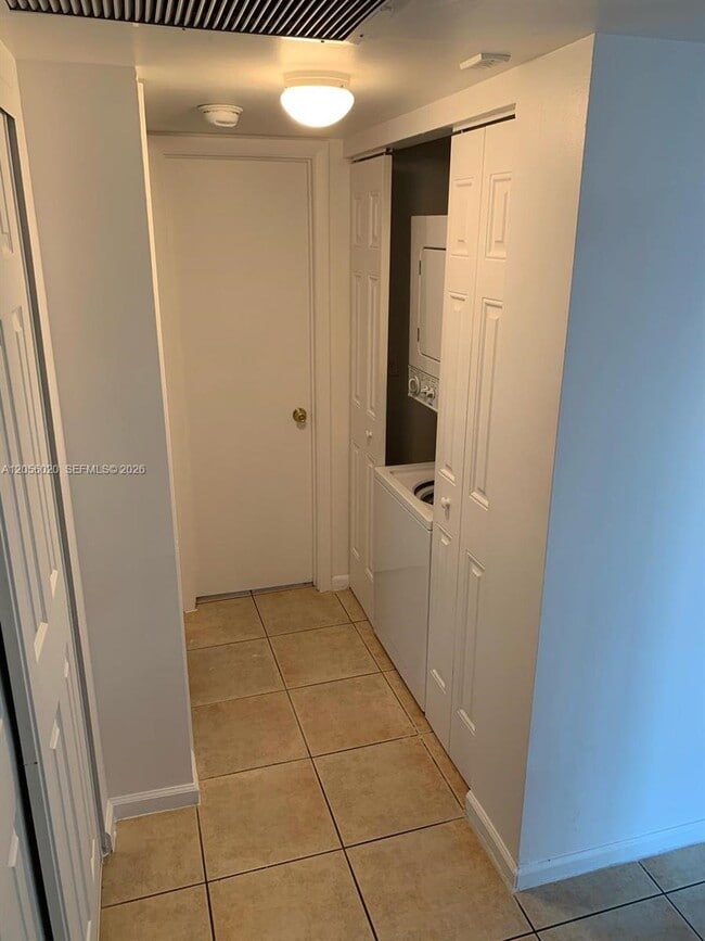 Building Photo - 3212 Coral Ridge Dr
