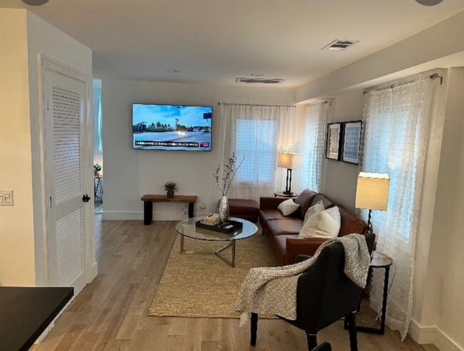 Building Photo - Bernal Heights: Fully Renovated Bi-Level F...
