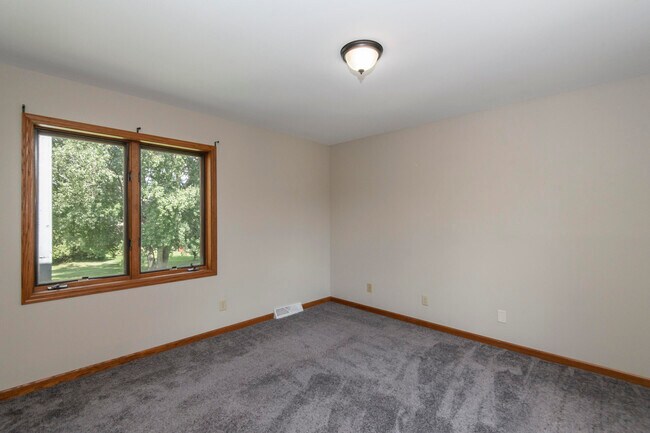 Building Photo - N58W23796 Hastings Ct
