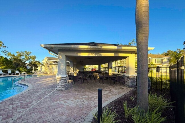 Building Photo - Spacious 3-Bed, 2-Bath Pool Home in Planta...