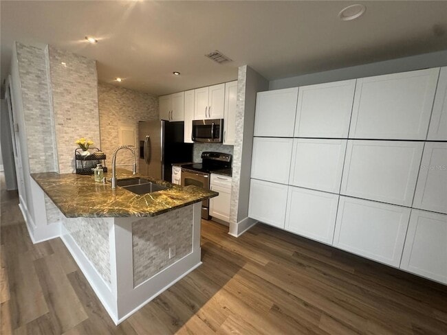 Building Photo - 1400 Gandy Blvd N