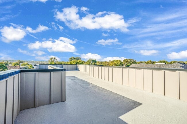 Building Photo - 1703 Nomas St