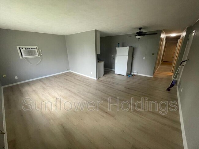 Building Photo - 822 E Vine St
