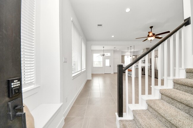 Building Photo - 1522 Crystal Stream Dr