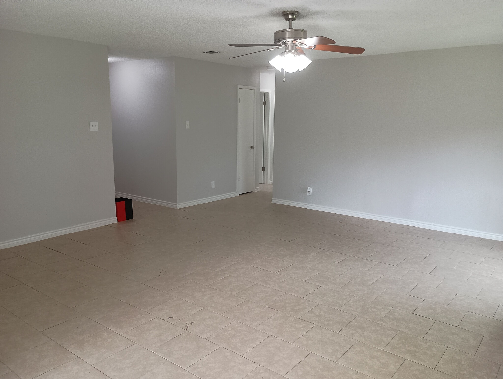 Building Photo - Room in House on Bounty Dr