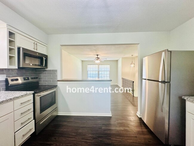 Building Photo - Updated Kitchen w/ Granite Counters, Subway Tile, SS Appliances