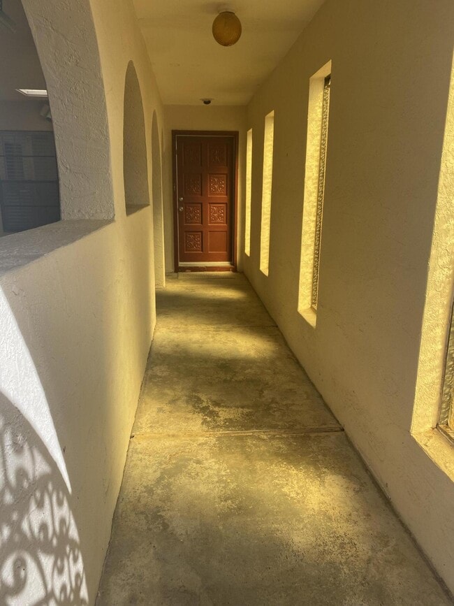 Building Photo - 320 Thunderbird Dr