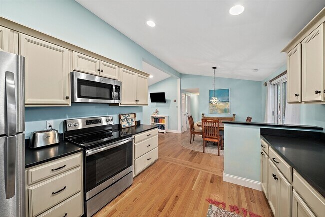 Building Photo - 36 Cranberry Ave