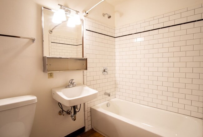 Building Photo - FREE RENT HERE! Close in NE-2 Bedroom, 1.5 Bath Ready Now!