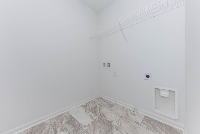 Building Photo - 9268 Hemlock Ln