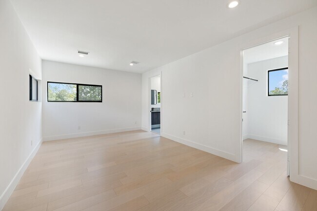 Building Photo - 1420 Primrose St