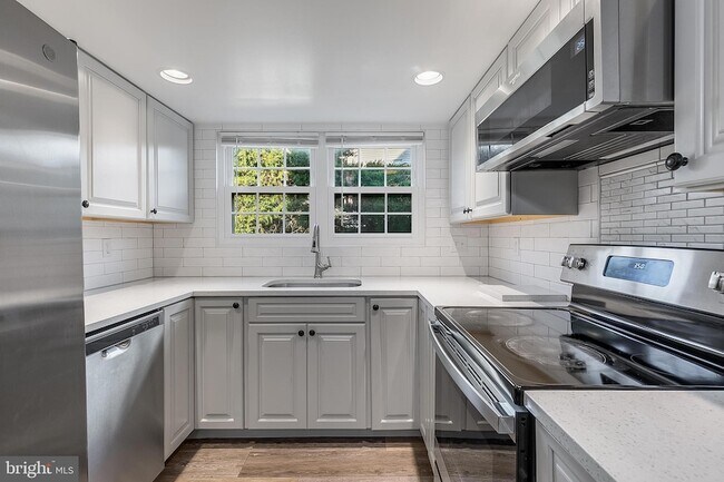 Building Photo - 110 Prosperity Ave SE