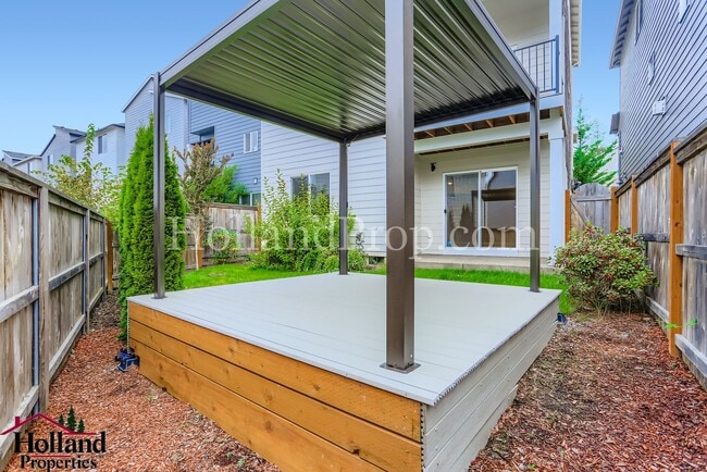 Building Photo - ** Stunning 5-Bedroom, with Pergola! Move in special $300 off first month rent*** NEW PRICE at $2...