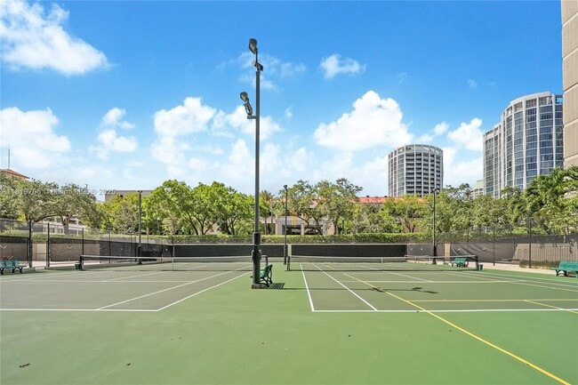 Building Photo - 2901 S Bayshore Dr