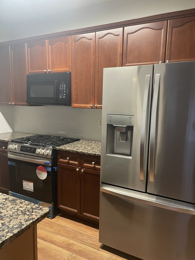 New appliances - 5719 Singlebriar Ct