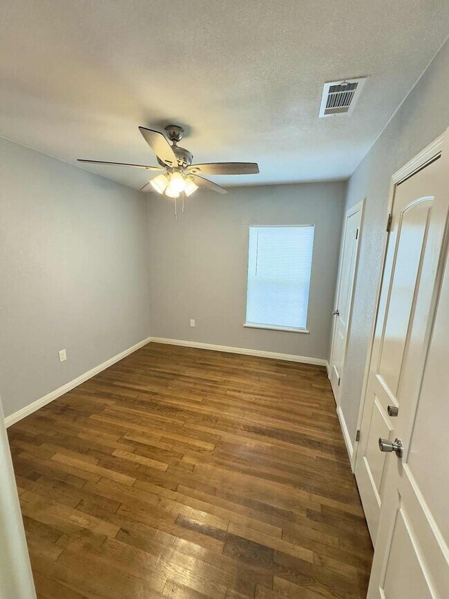 Building Photo - 4000 Austin Ave