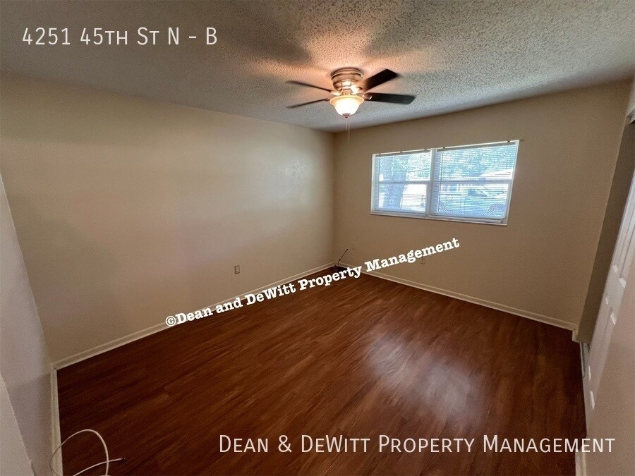 Building Photo - 2 Bed/1 Bath - Unit B