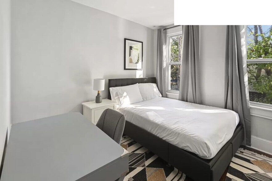 Building Photo - 2124 13th St SE