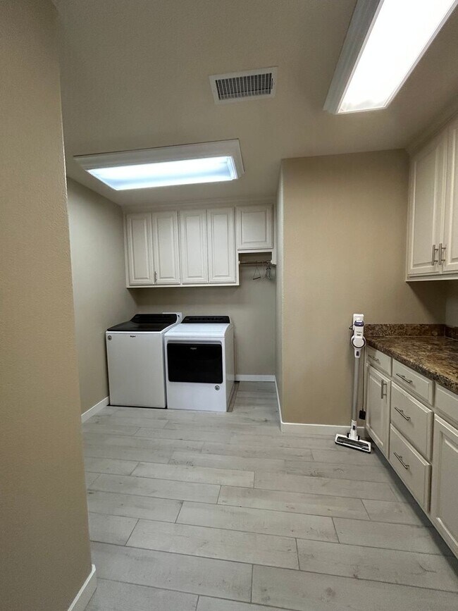 Building Photo - Beautiful Home in Northwest Midland-Los Patios Subdivision