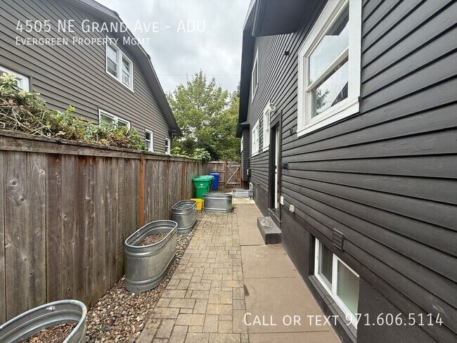 Building Photo - 4505 NE Grand Ave