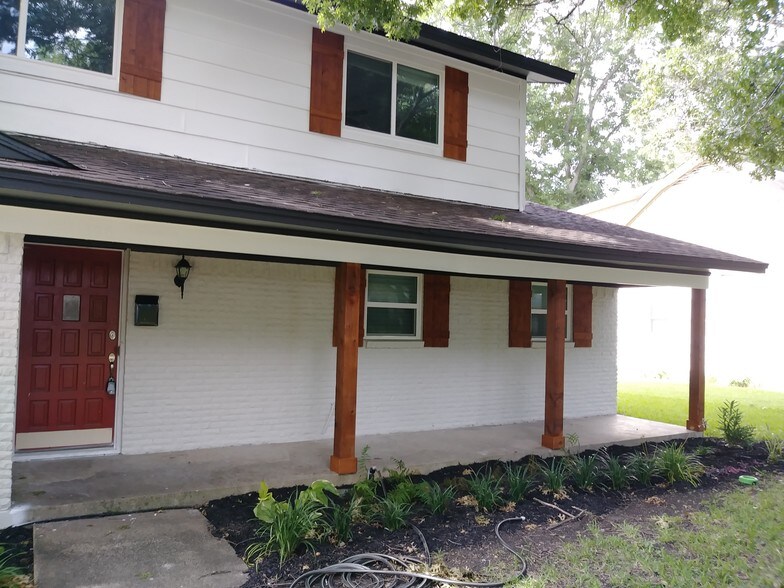 Front Entry - 11356 Drummond Dr