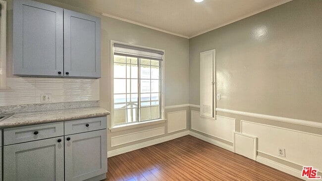 Building Photo - 1020 S Norton Ave