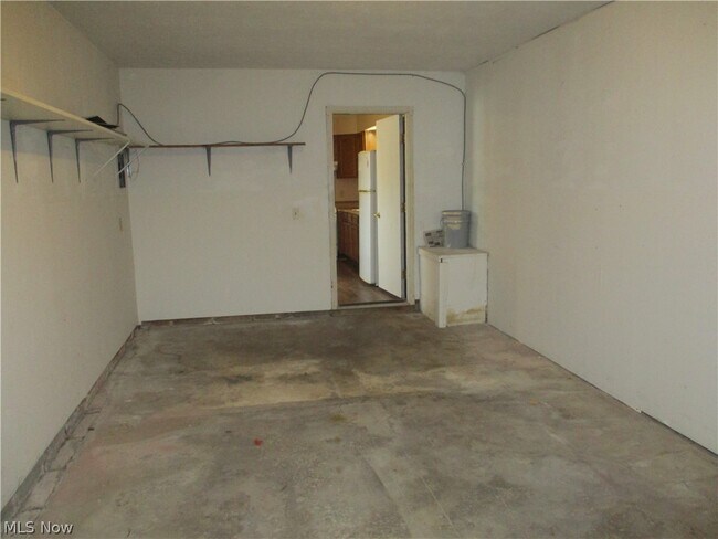 Building Photo - 14745 Hillcrest Ave