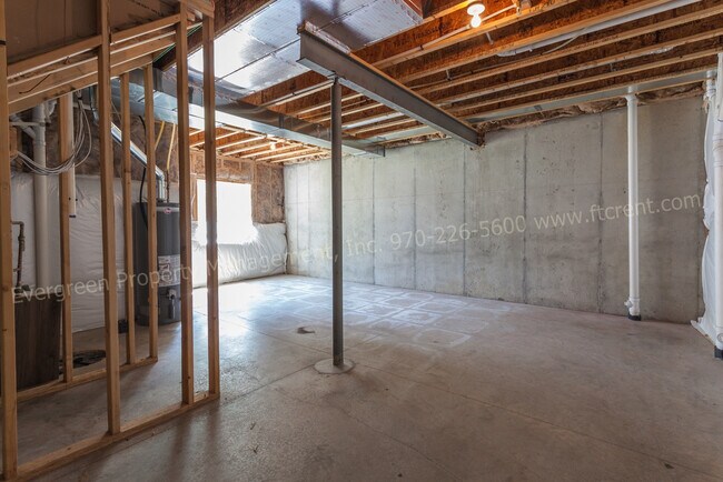 Building Photo - 6106-6106 W 8th St