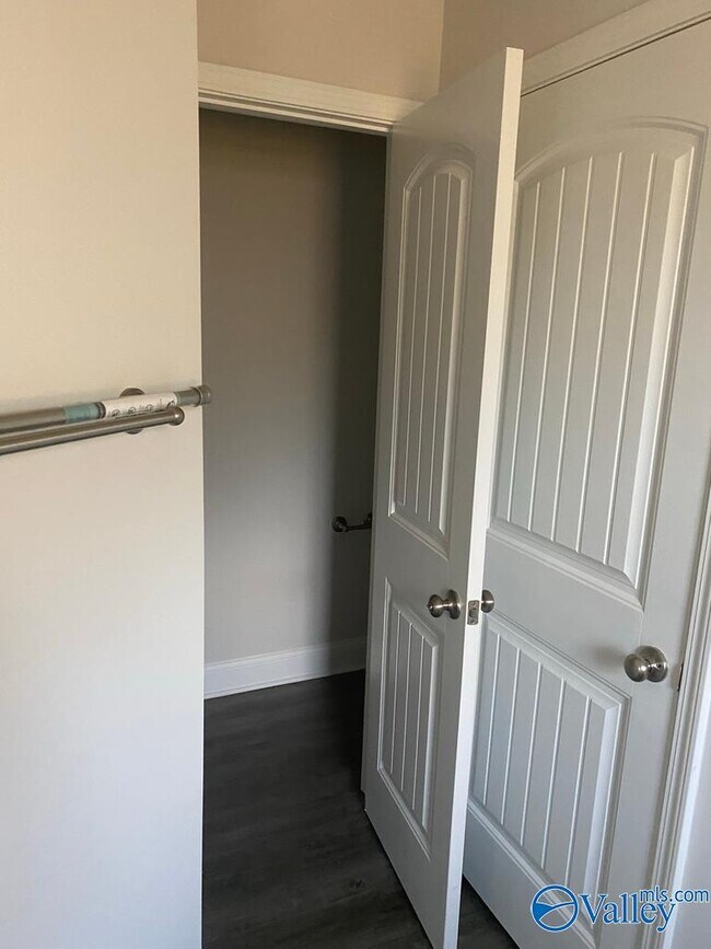 Building Photo - 121 Sorrelweed Dr