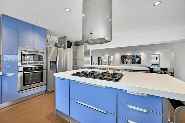 Building Photo - 2120 NE 204th St