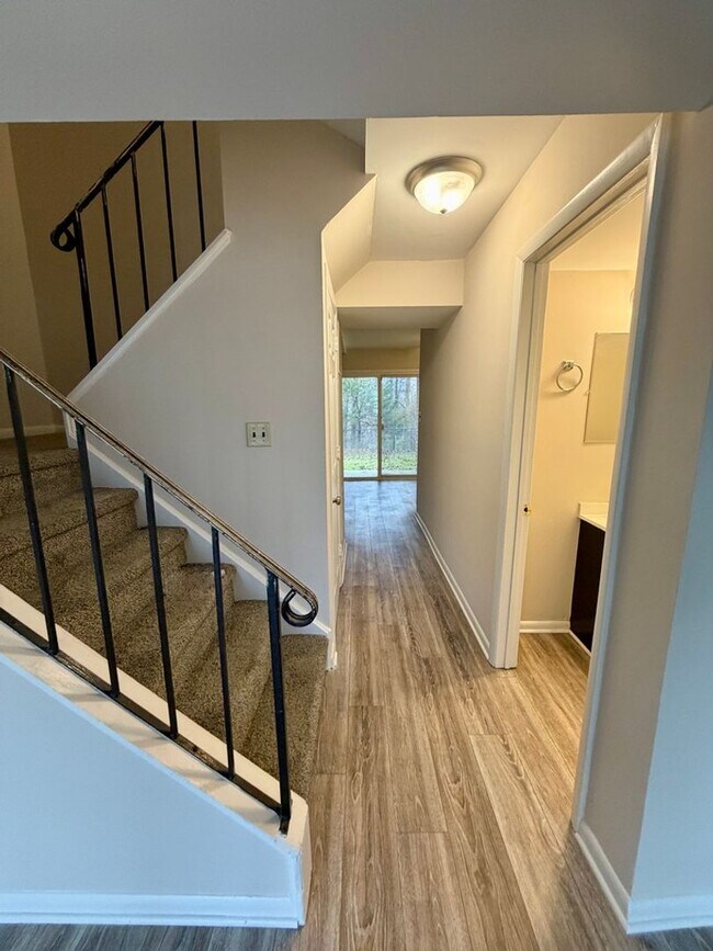 Building Photo - Welcome to White Chapel!