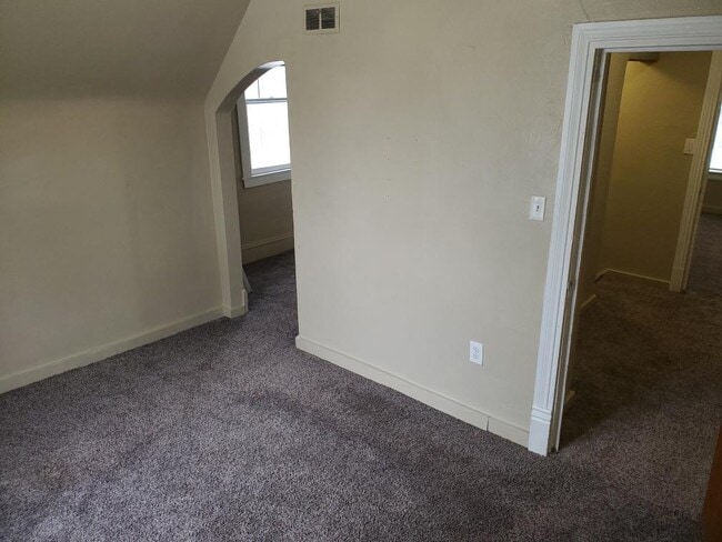 Building Photo - 112 14th St N