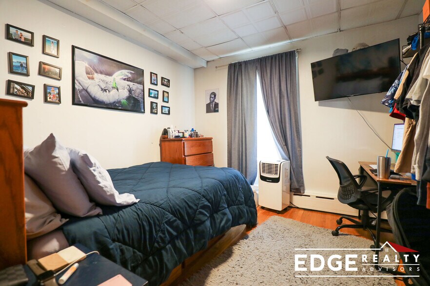 Building Photo - 16 Greylock Rd