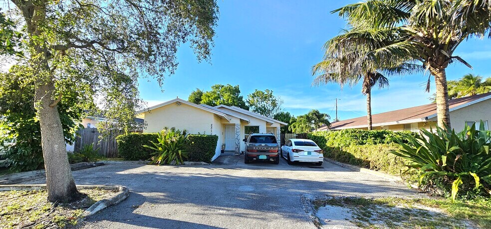 Building Photo - 2311 Coolidge St