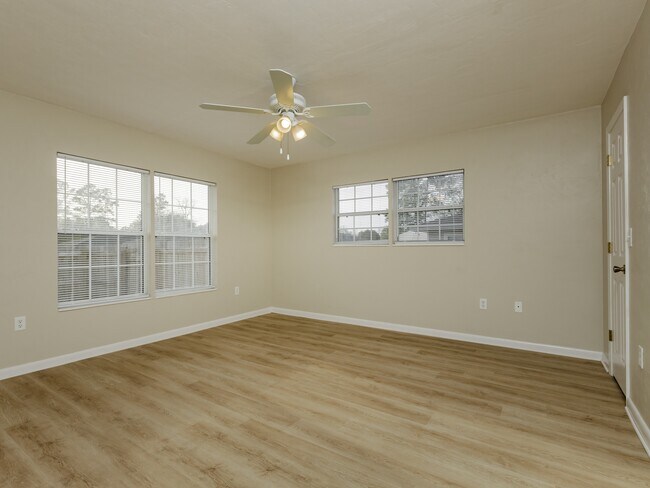 Building Photo - 6375 NW 109th Pl