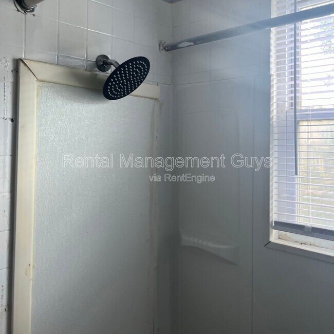 Building Photo - 2110 Fremont Ave N