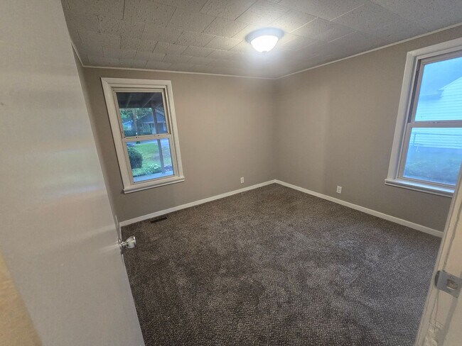 Building Photo - 3 Bedroom Home in Champaign!